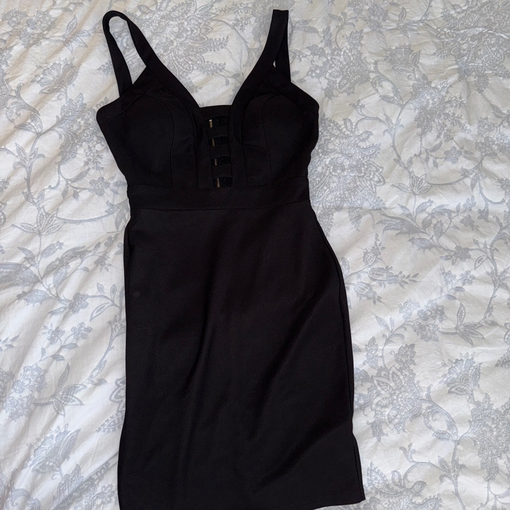 Black Sleeveless Bodycon Dress